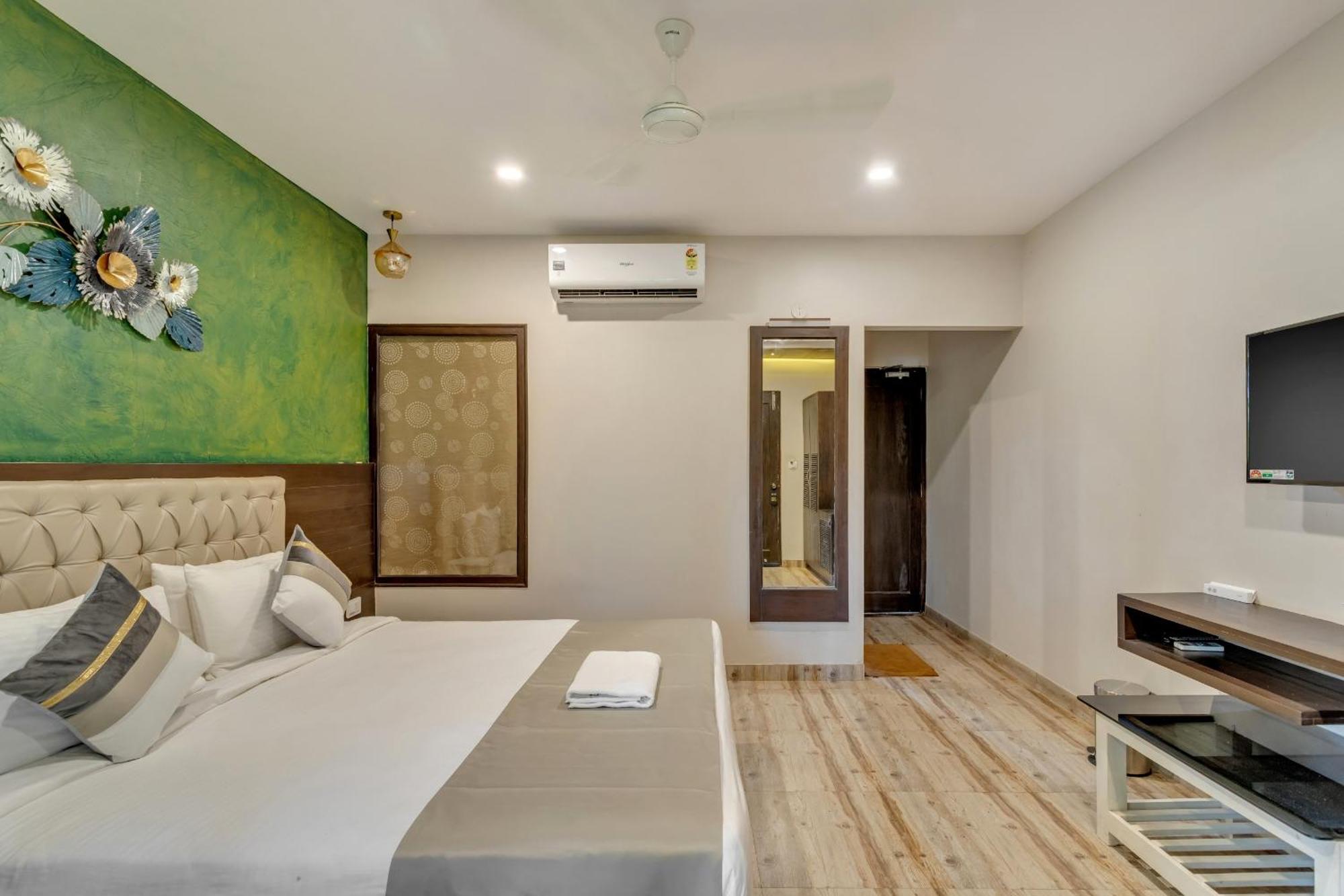 Skon Morjim Beach Resort By Orion Hotels Goa Velha Esterno foto